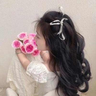 戴脚镣的女孩