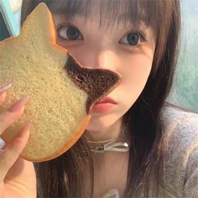 九顶假发的女孩